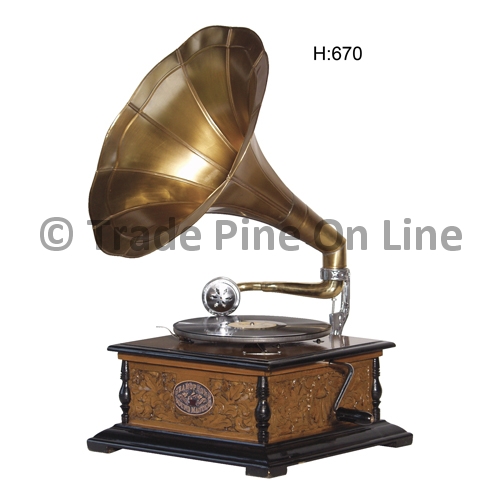 Wind-Up Gramophone W/Horn
