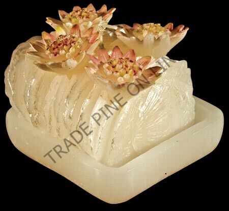 WHITE OYSTER BED CANDLE